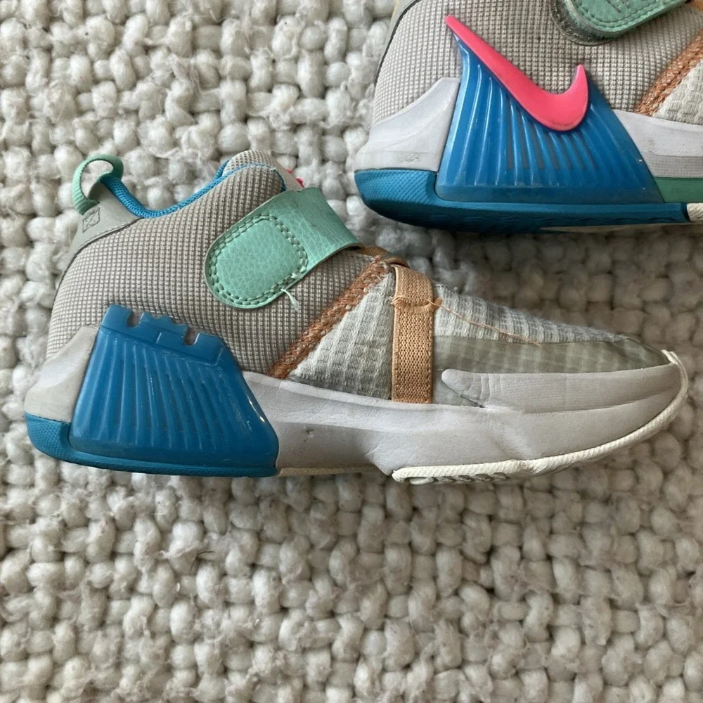 Nike Lebron Witness 7‎ Size 1Y US KIDS